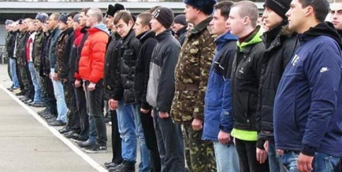 Україна відновить призив у лави Збройних сил, проте солдатів-строковиків не направлятимуть у зону антитерористичної операції.
