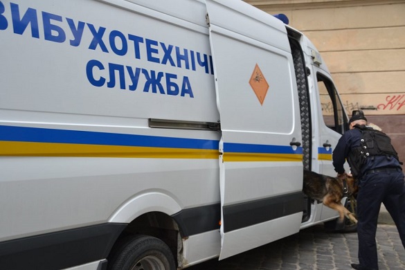 До поліції надійшло повідомлення про замінування будівлі Закарпатського апеляційного суду.