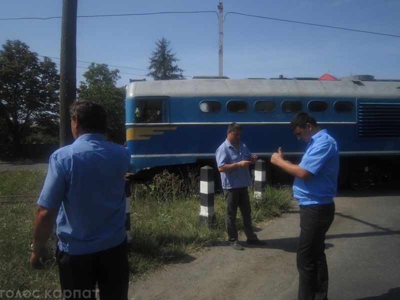 Сегодня, в профессиональный день железнодорожников, дорожно-транспортное происшествие произошло на железнодорожном переезде на улице Ардовецькій в Виноградове.
