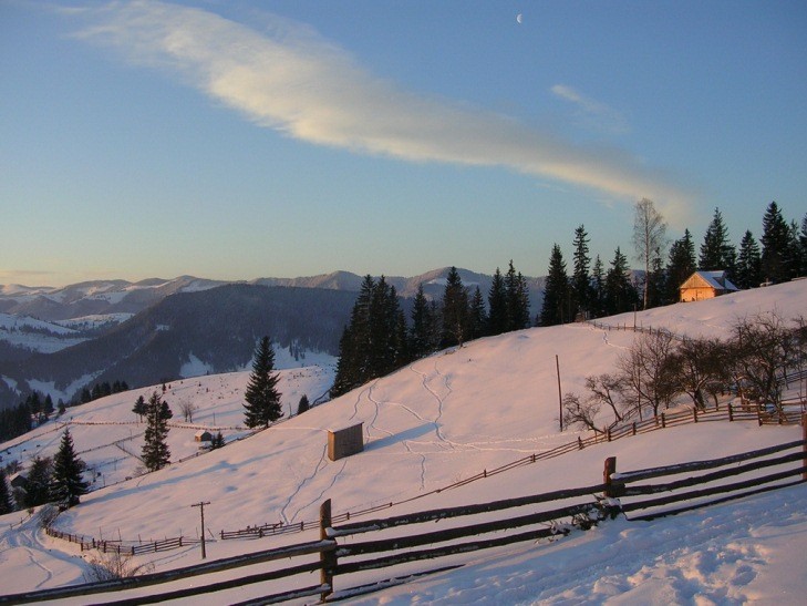 Закарпатський обласний центр з гідрометеорології інформує, що 2 грудня 2015 року в області буде в основному без опадів, а в горах відчуватиметься мороз.