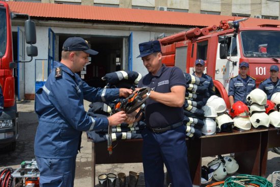 Закарпатські рятувальники отримали обладнання зі Швейцарії