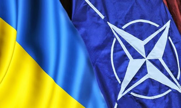 15 апреля в зале Ученого совета УжНУ состоялся международный семинар-практикум на тему партнерства Украины и НАТО. Обсуждали путь к сотрудничеству: от стратегических деклараций до тактики практических действий.