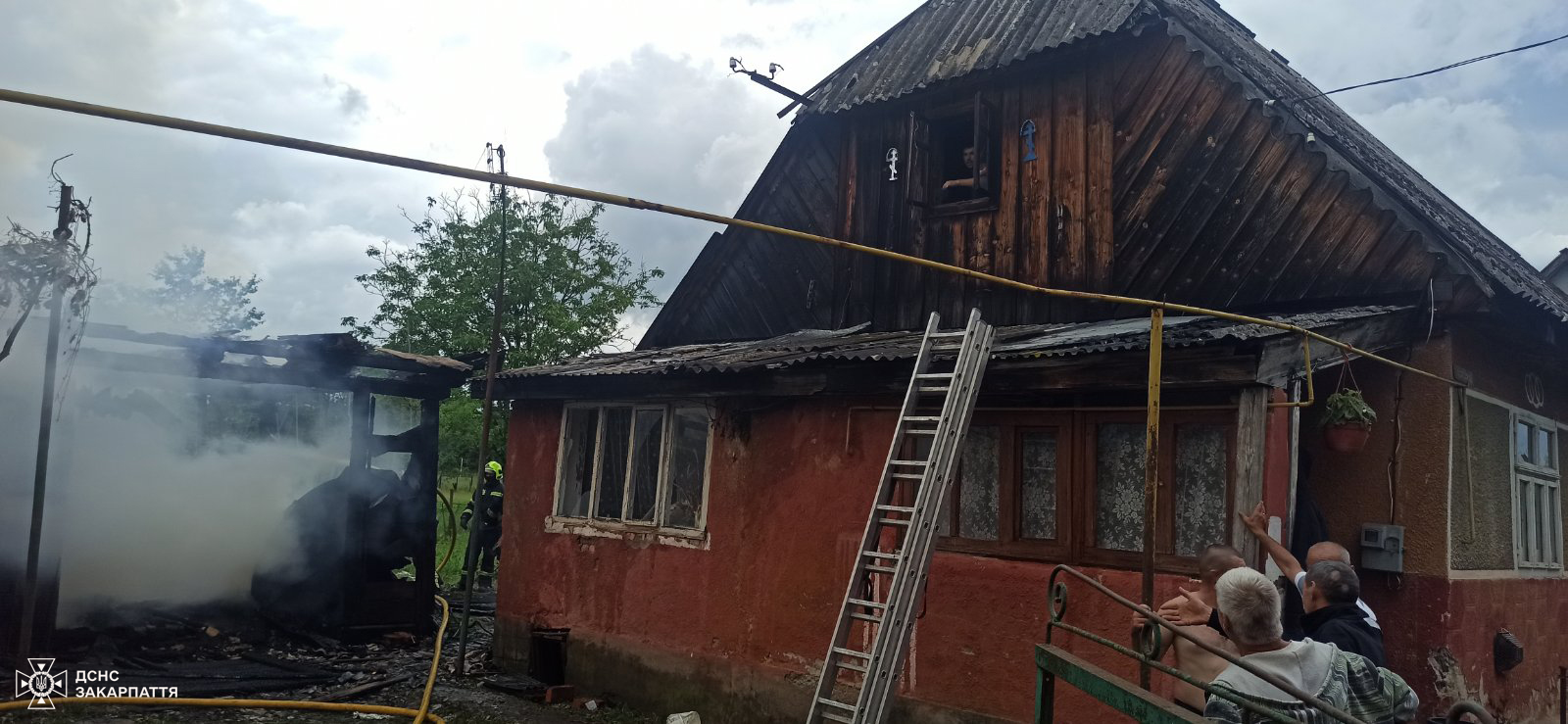 Сгорели сарай, горы и дом...»: в Тячевском районе от огня спасли дом  (ФОТО). | Голос Карпат