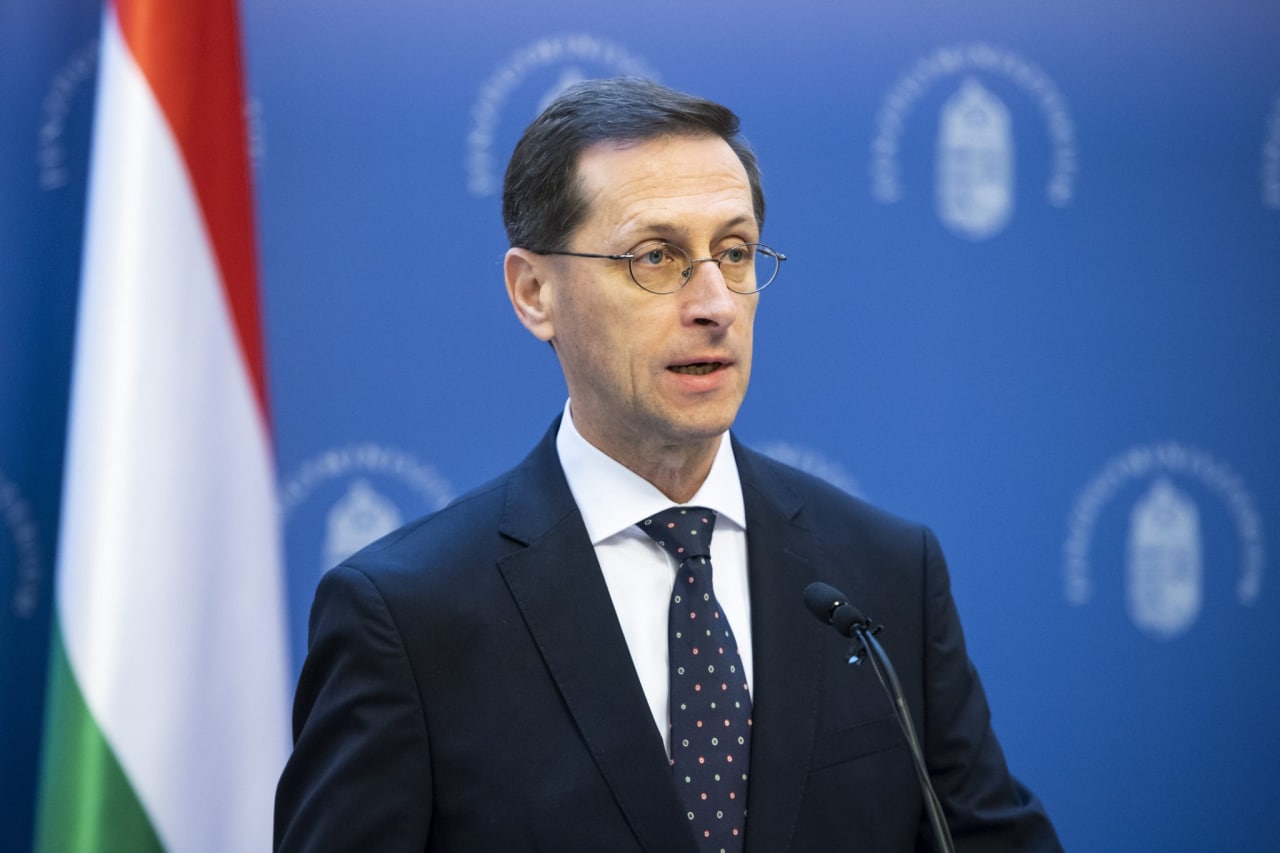 Міністр фінансів Угорщини Міхай Варга висловився проти ухвалення Європейською радою поправок щодо виділення Україні 18 мільярдів євро макрофінансової допомоги в 2023 році.