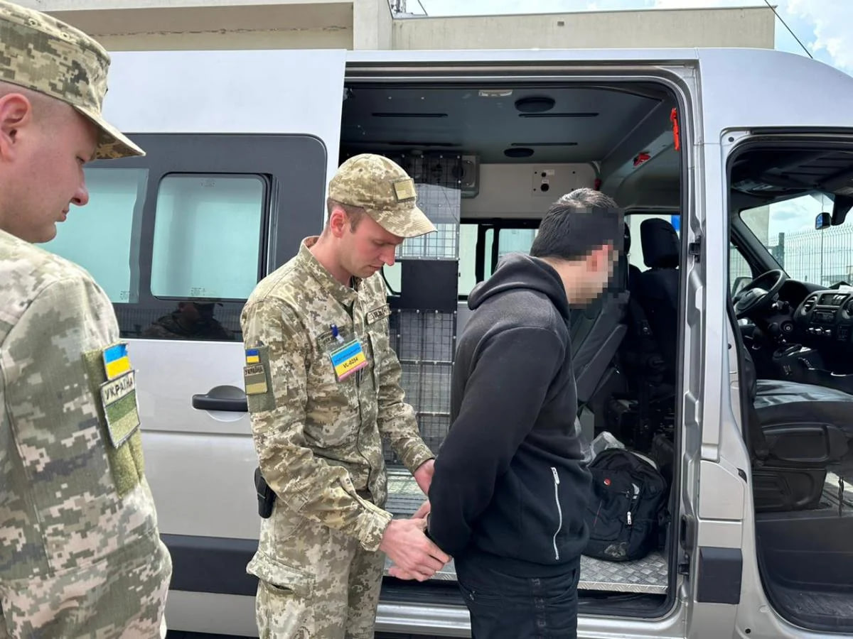 У вихідні чоловік з Сумської області спробував незаконно перетнути Західний Буг, щоб потрапити до Польщі, але його зупинили польські прикордонники та передали українським службам.