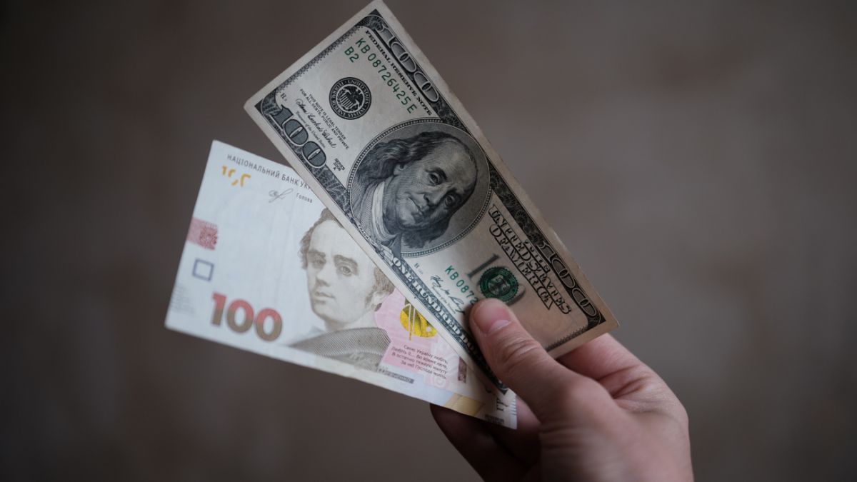 Курс долара в Україні: чого чекати найближчими днями та які фактори впливають на ринок