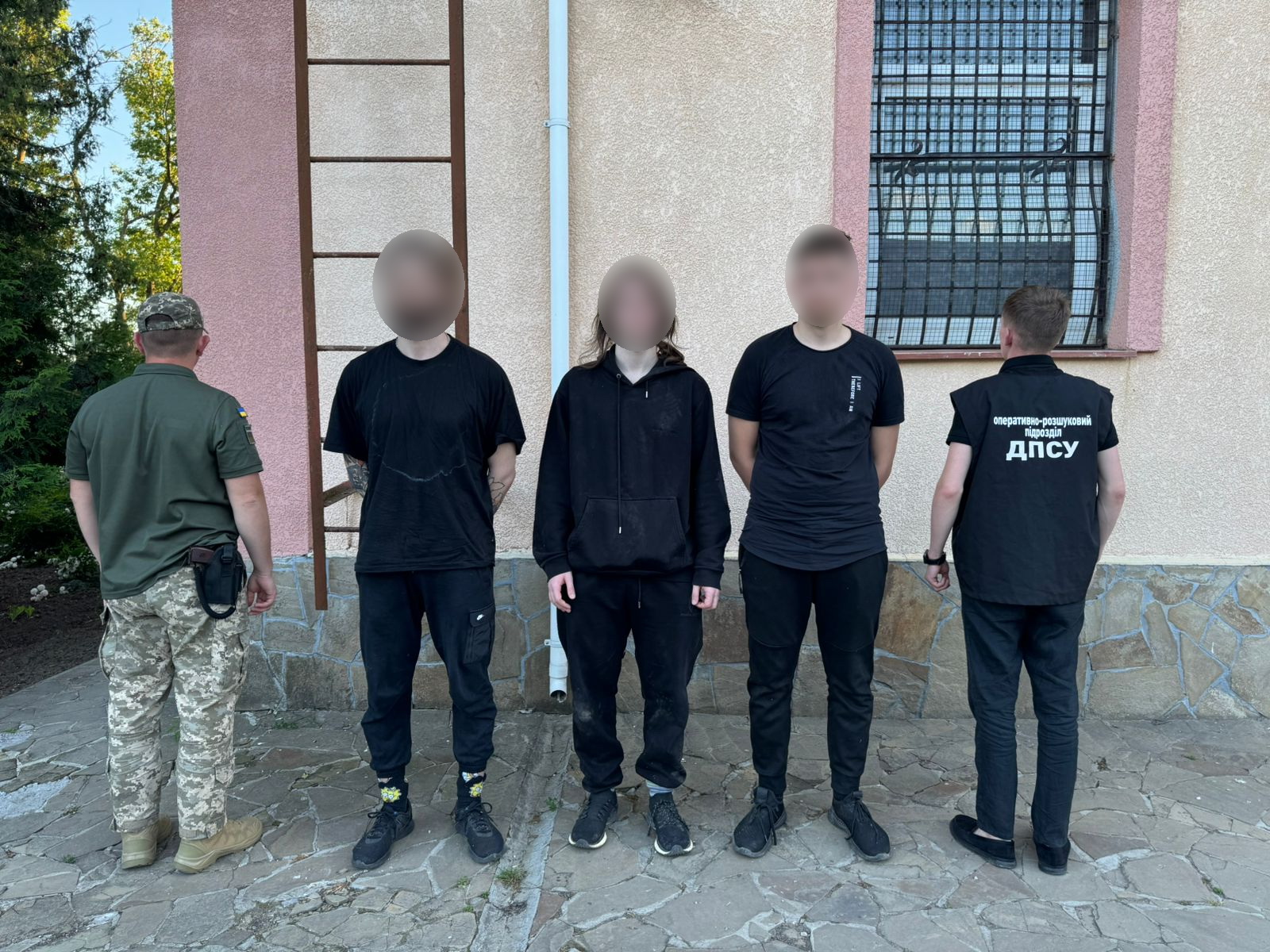 Трьох киян затримали на кордоні з Румунією під час спроби таємної втечі