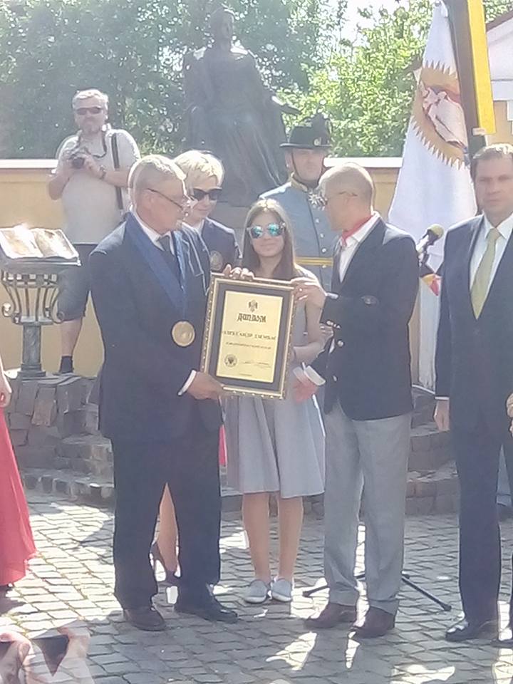 Церемонія нагородження відбулася сьогодні, 2 травня, у сквері на площі Бачинського.