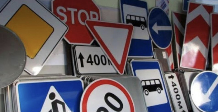 В Україні почали діяти нові правила дорожнього руху. З листопада з’явилася жовто-червона розмітка та нові дорожні знаки.