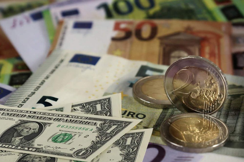 Курс на 25 мая: как изменятся доллар, евро и злотый