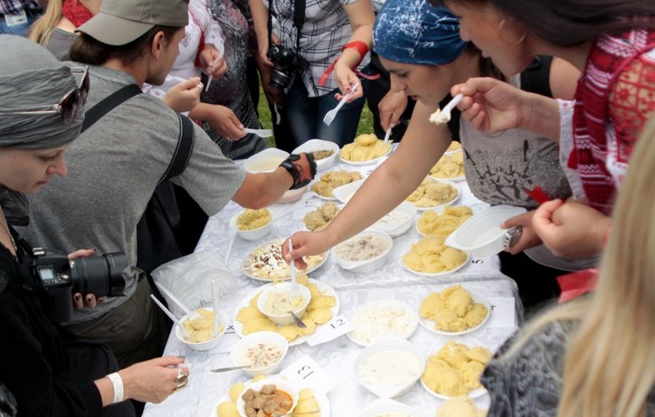 10-11 июня на территории музейного комплекса «Старое село» в Колочаве состоится ежегодный традиционный Фестиваль ріплянки.
