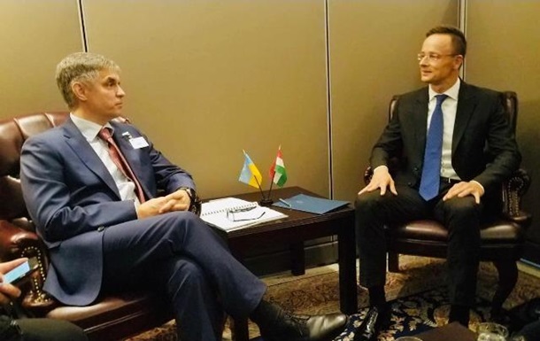 Міністри країн України та Угорщини домовилися про встановлення контакту на вищому рівні найближчим часом.
