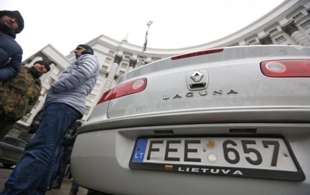 На Чернівецькій митниці здійснили оформлення тисячного автомобіля в Україні на єврономерах за новими правилами.
