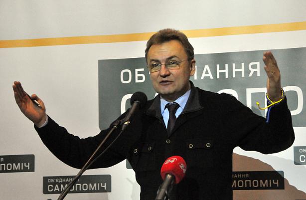 Мэр Львова Андрей Садовый считает, что 30-40% жителей Закарпатской области имеют паспорта других государств.