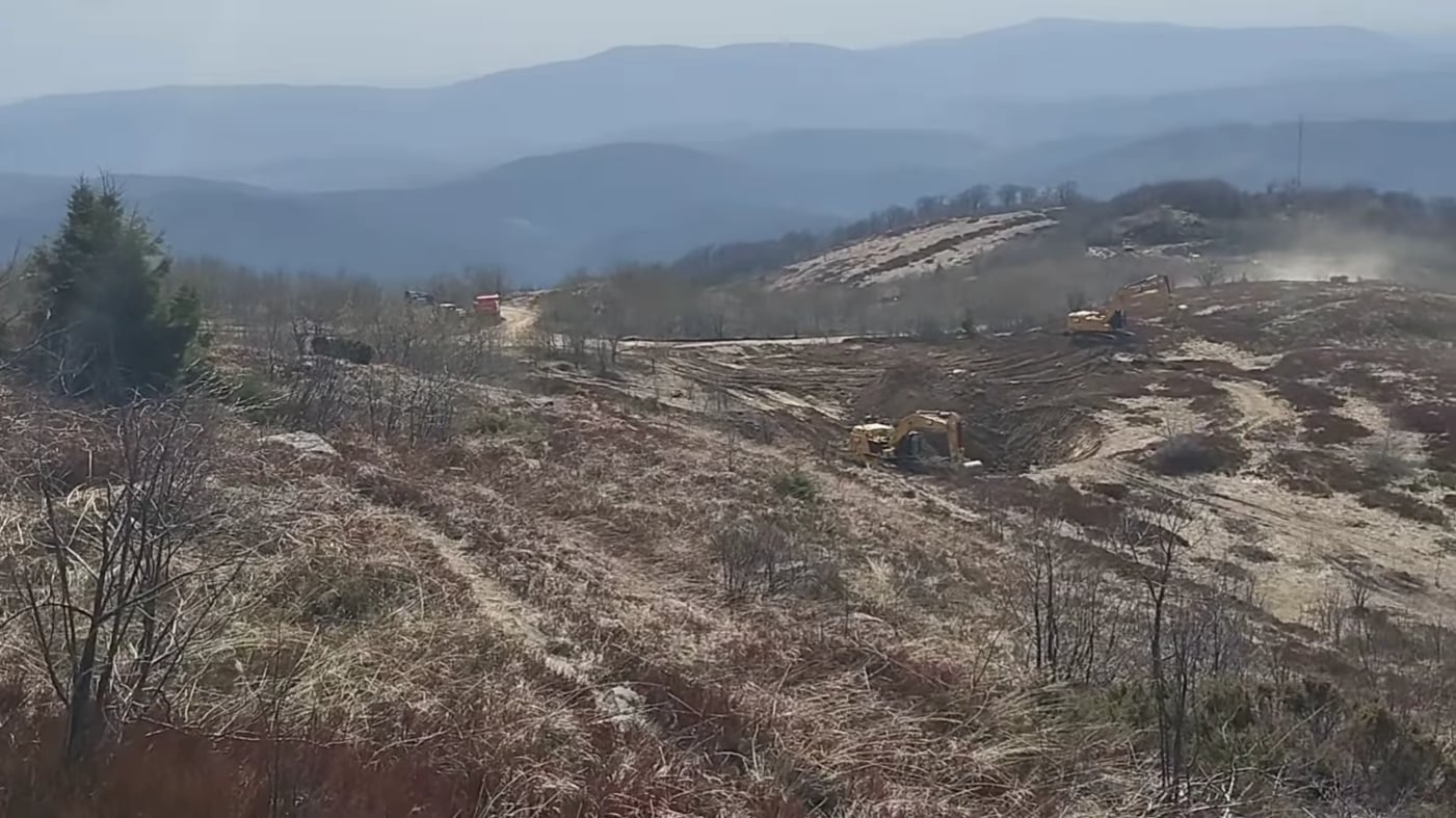"Поки війна — дерибан іде в горах": закарпатці у шоці. Біда очікує місцеву громаду (ВІДЕО)
