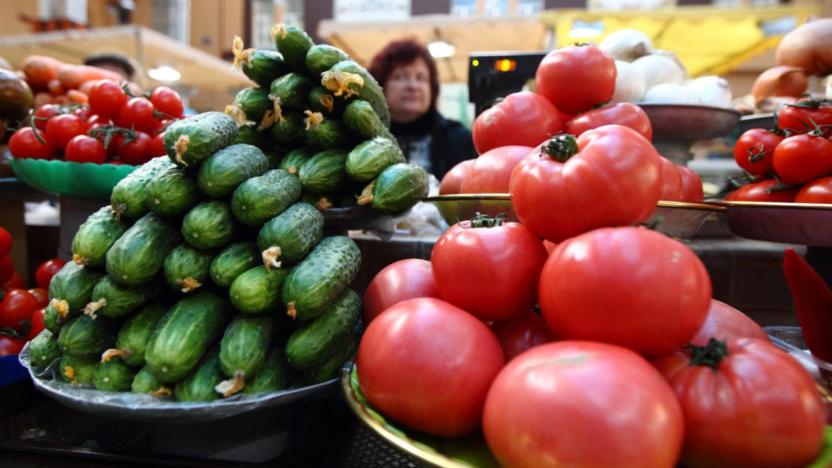 В Украине тепличная продукция подорожала в три раза: цены на огурцы растут с каждым днем