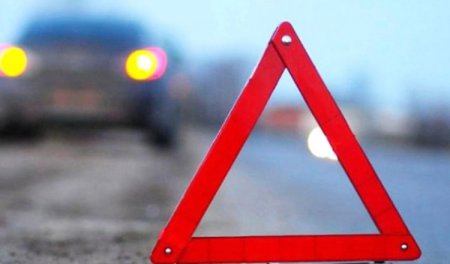 Сегодня около 14.30 на улице Гагарина в Ужгороде произошла авария с участием двух микроавтобусов и мотоцикла.