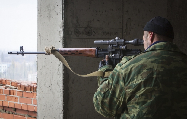 Бойовики ДНР обстріляли людей, які шукали виборчу комісію 