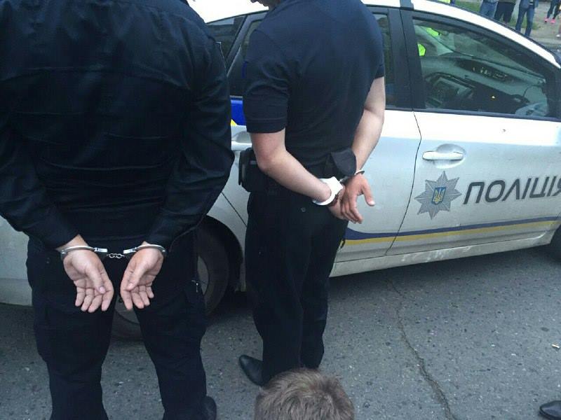 Недавно отдел мониторинга Управления патрульной полиции в городе Одесса получил информацию: двое инспекторов вымогали деньги у граждан. 