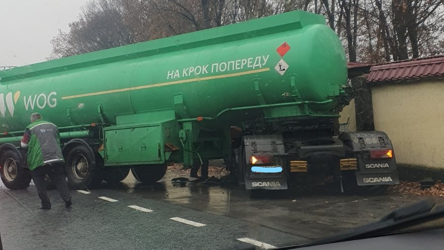 Сегодня, 7 ноября, около 15:00 в селе Сильце Берегового района произошло ДТП с участием грузовика и легкового автомобиля.
