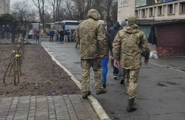 У Міноборони пообіцяли покарати військкомів: відомо причину