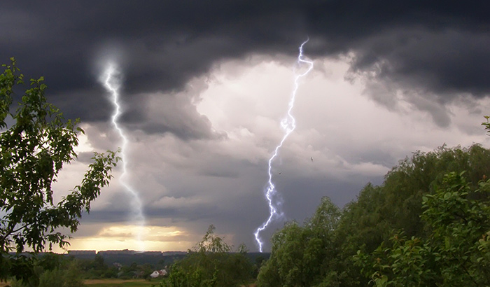 Закарпатський обласний центр з гідрометеорології оголосив штормове попередження на 25 липня.