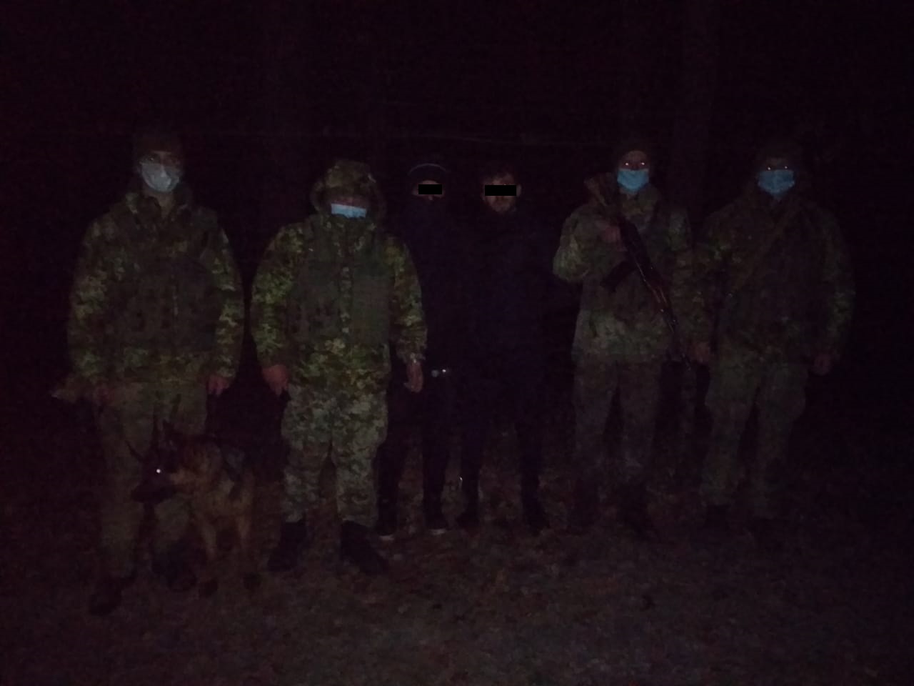 Минувшей ночью пограничники задержали двух неизвестных возле села Оноковка Ужгородского района, пытавшихся добраться до соседней Словакии в обход блокпостов.