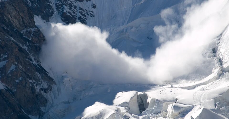 Державна служба з надзвичайних ситуацій (ДСНС) попередила про можливе сходження лавин із гірських вершин.