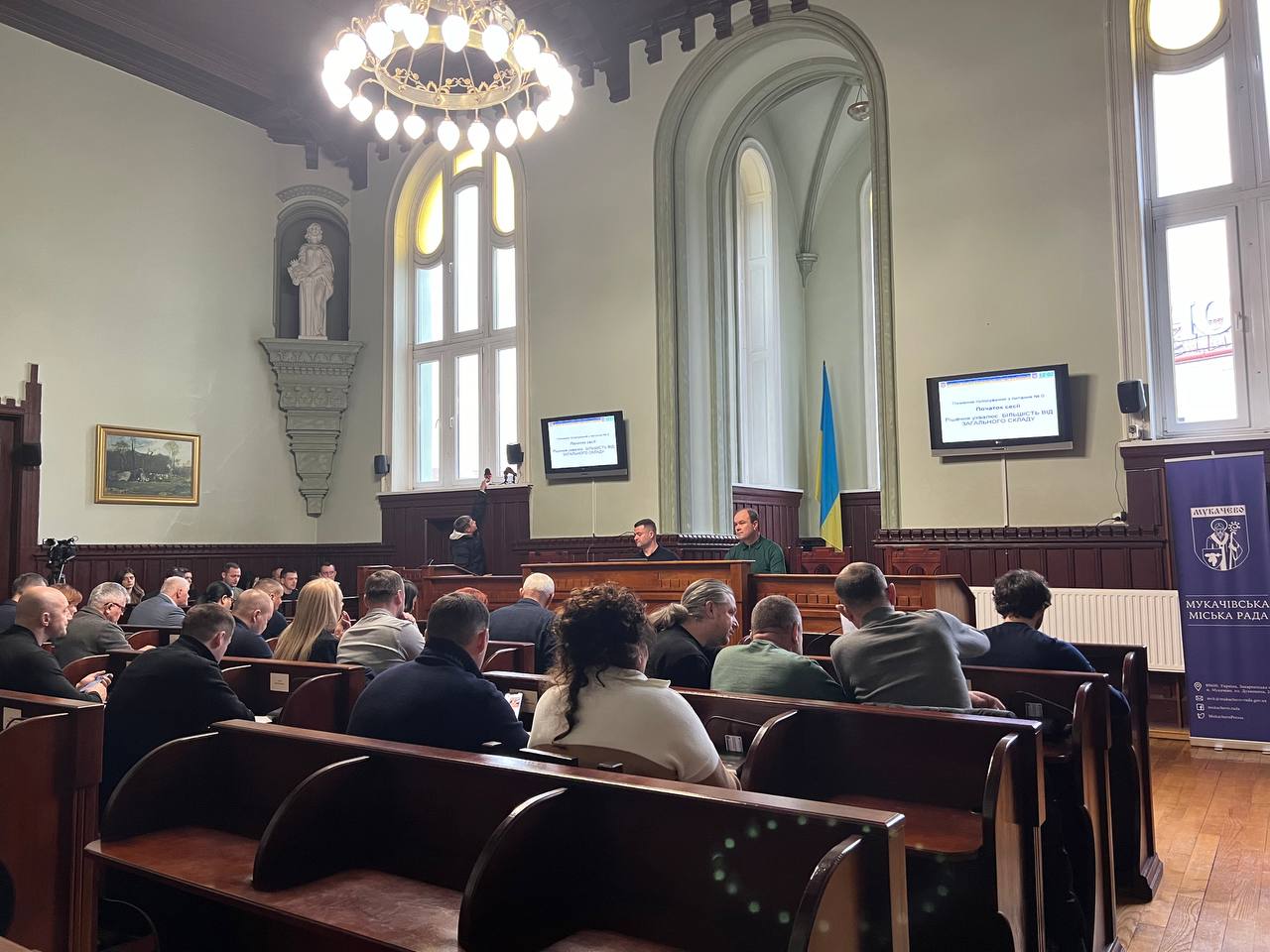 Сьогодні відбулась позачергова сесія Мукачівської міської ради.