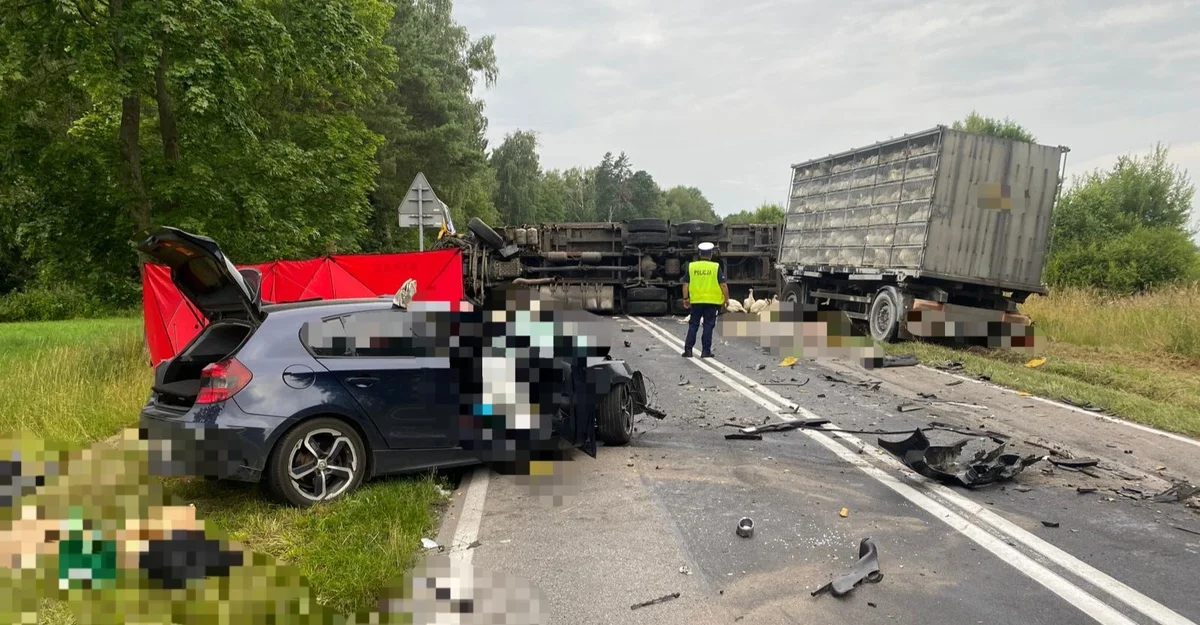 Малюнок до статті BMW зіткнувся з вантажівкою Volvo: смертельна ДТП за участі українців у Польщі (ФОТО)%