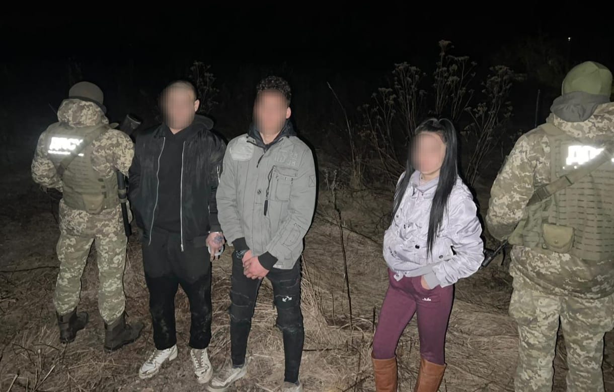 Сьогодні вночі прикордонники відділення «Саловка» Чопського загону затримали групу осіб, які намагалися поза пунктами пропуску дістатися Угорщини.