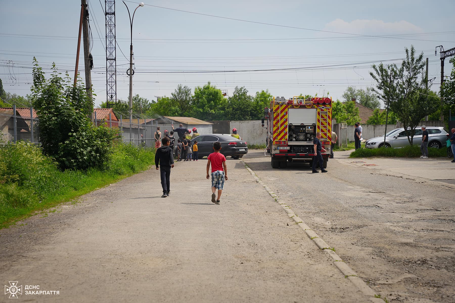 "Ніщо не передрікало біду": в Ужгороді дивним чином спалахнув гараж (ФОТО)