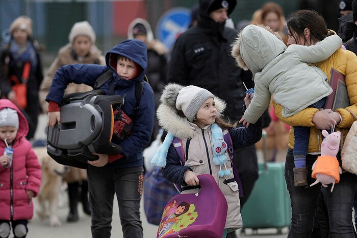 Польський уряд анонсував низку змін для біженців з України, спрямованих на спрощення системи отримання дозволів на тимчасове проживання.