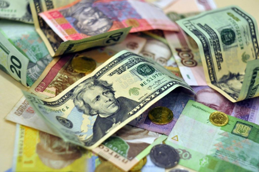 В Україні в листопаді курс долара по відношенню до гривні буде коливатися в діапазоні 28-29 грн/$, а євро – 31,5-34 грн/€. Такі цифри з’явилися в прогнозах аналітиків FOREX CLUB. 