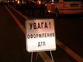 Ночью в воскресенье, 6 марта, на объездной дороге г. Стрый, возле села Дулибы водитель Opel Insignia въехал в место, где полицейские оформляли ДТП с погибшим. 