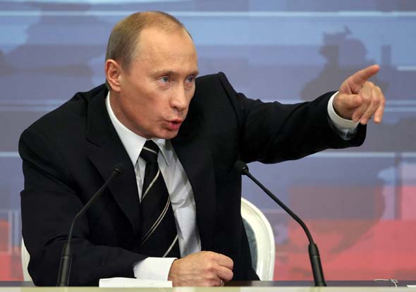 Президент России Владимир Путин не видит прямой связи между санкциями и событиями в Украине.

