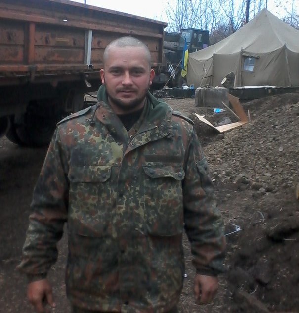 Сегодня ночью под Донецком был тяжело ранен лейтенант Шимон Александр Петрович. 