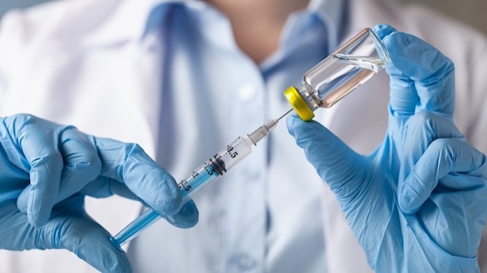 Германия, Франция, Италия и Нидерланды подписали первый контракт как минимум на 300 миллионов доз вакцин от коронавирус.

