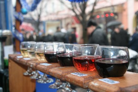 Мешканців та гостей Закарпатської області запрошують на фестиваль вина в Ужгороді.