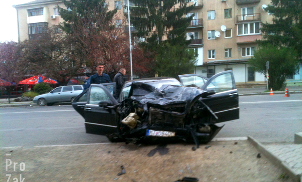 Водій Мерседеса, який потрапив у аварію в Ужгороді, був нетверезим – МВС