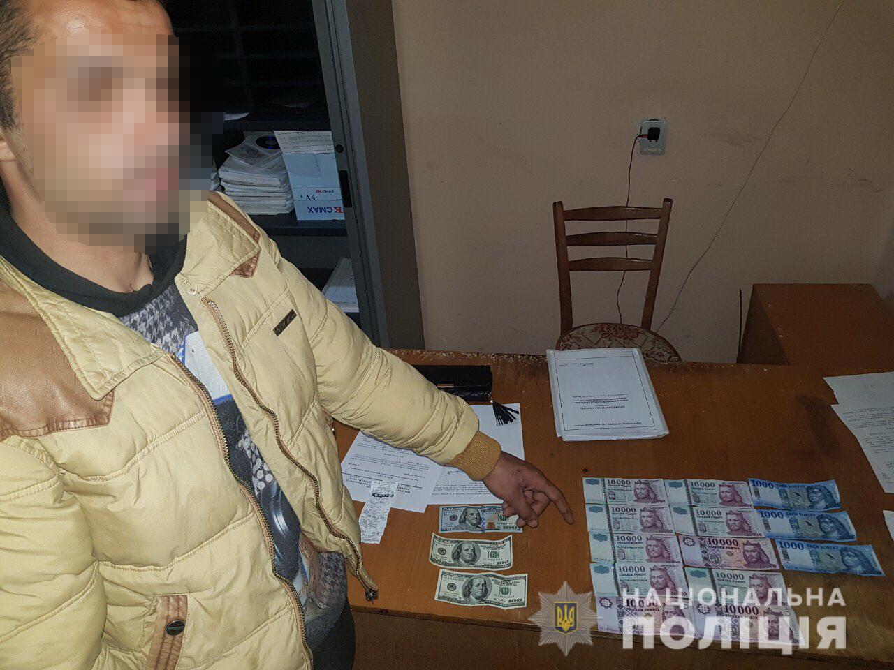 З повідомленням про крадіжку до працівників Берегівського відділу поліції звернувся 45-річний мешканець села Велика Бийгань. Заявник повідомив, що з його помешкання невідомі викрали гроші. 