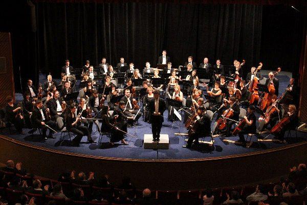 9 мая в Закарпатском венгерском институте в Берегове даст благотворительный концерт симфонический оркестр из венгерского города Ґеделле.
