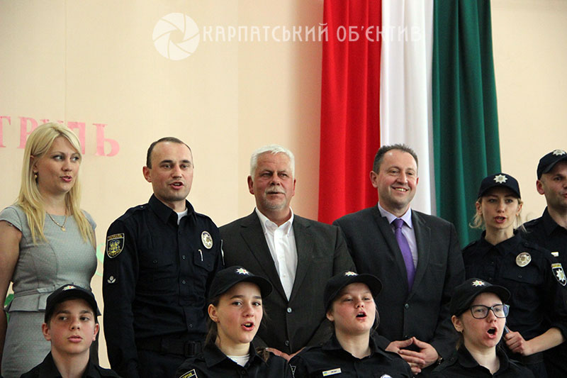 Вчера, 15 мая, в Ужгородской ООШ i-III ступеней №10 с венгерским языком обучения им. Дойко Габора торжественно запустили школьный патруль.