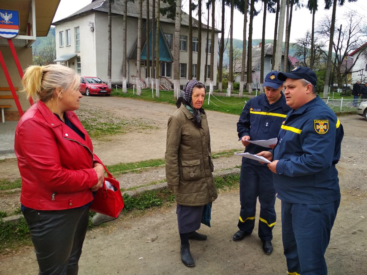 18 квітня представники рятувальники провели пожежно-профілактичні заходи з мешканцями села Ганичі на Тячівщині.