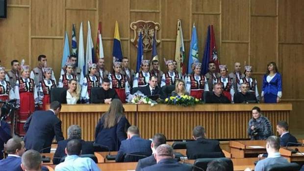 До Ужгородської міської ради потрапили представники 9 політичних сил, тож вибори секретаря - чи не головна інтрига сьогоднішнього засідання.
