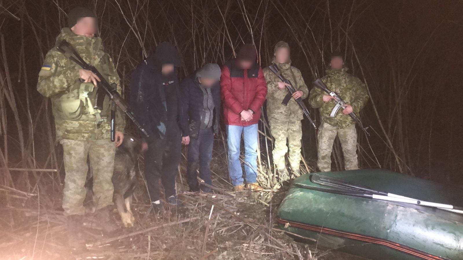 Прикордонники затримали трьох осіб, які намагалися незаконно потрапити до Угорщини
