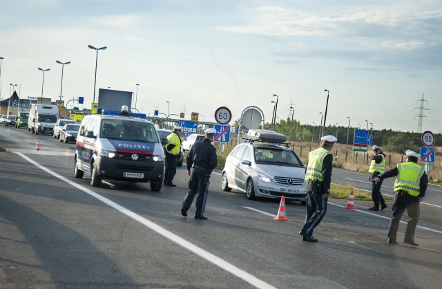 12 мая подходит к концу решение Еврокомиссии о введении пограничного контроля внутри Шенгена.