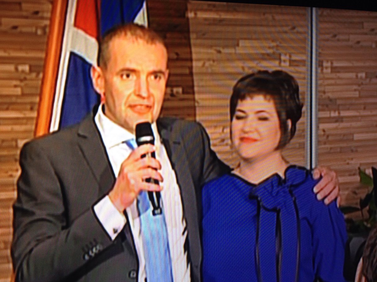 Независимый кандидат, профессор истории Гудні Йоханссон выиграл на президентских выборах в Исландии после подсчета всех бюллетеней, сообщает Bloomberg.