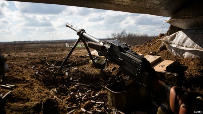 За минувшие сутки на Донбассе зафиксировали 48 нарушений перемирия, говорится в сводке штаба АТО по состоянию на 6 утра воскресенья.