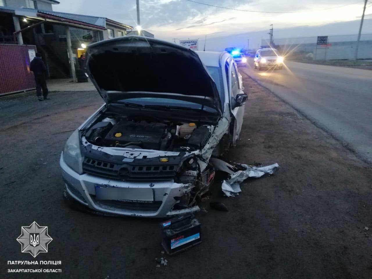 Вчера на улице Крылова, в Мукачево, водитель автомобиля Opel не справился с управлением и столкнулся с автомобилем KIA.